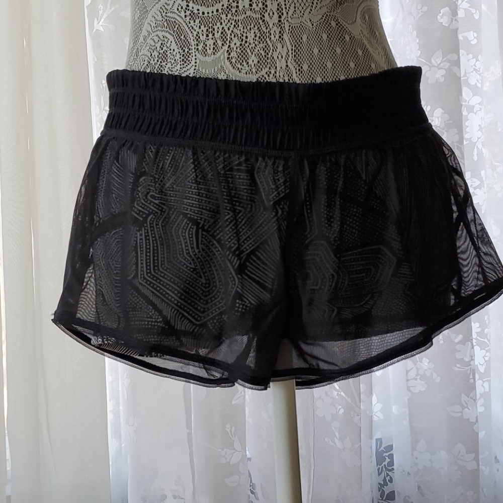 Lululemon shorts with mesh around size 8